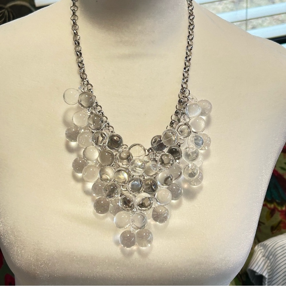 R.J. Graziano Clear Lucite Bubble Bib Necklace Silver Tone Exquisite Chain - Picture 2 of 9